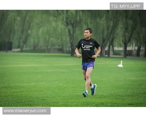 足球球星晨跑起源揭秘：谁是率先倡导这一健康习惯的先驱者